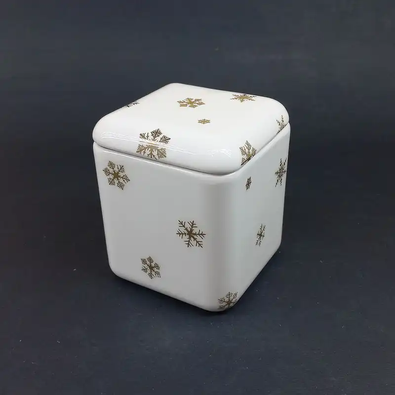 قندان سرامیکی مدل مکعب مربع طرح دانه برف طلا کد 1