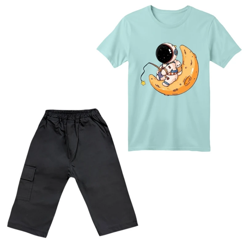 ست تی‌شرت آستین کوتاه و شلوارک پسرانه مدل فضانورد کد ۲۱ رنگ آبی روشن