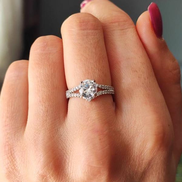 انگشتر نقره زنانه مدل جواهری سولیتر JW5065 انگشتر نقره زنانه مدل جواهری سولیتر JW5065