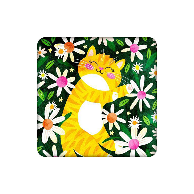 زیرلیوانی طرح گربه خوشحال در میان گل ها کد 3553979