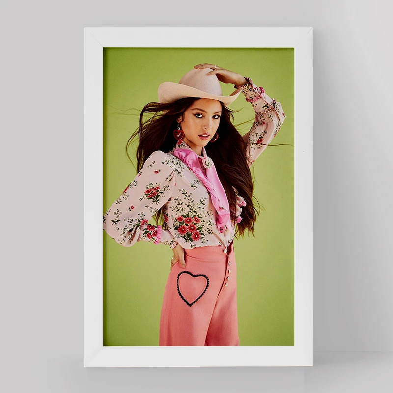 تابلو خندالو مدل اولیویا رودریگو Olivia Rodrigo کد 19266