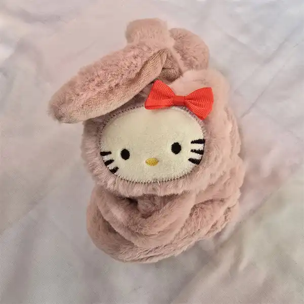 گوش گیر زمستانی بچگانه مدل پمپی طرح کیتی رنگ صورتی