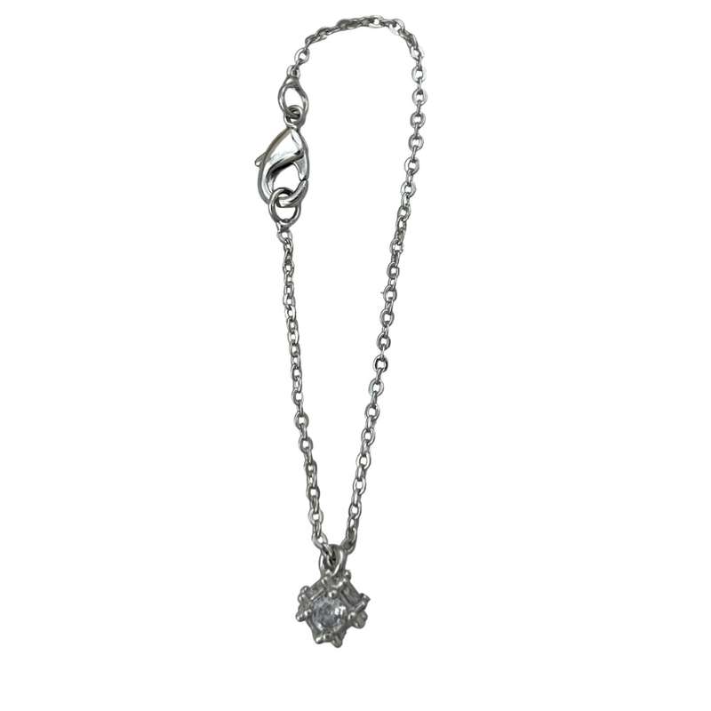 آویز ساعت زنانه وای اس ایکس مدل مکعب کد WA4026 آویز ساعت زنانه وای اس ایکس مدل مکعب کد WA4026