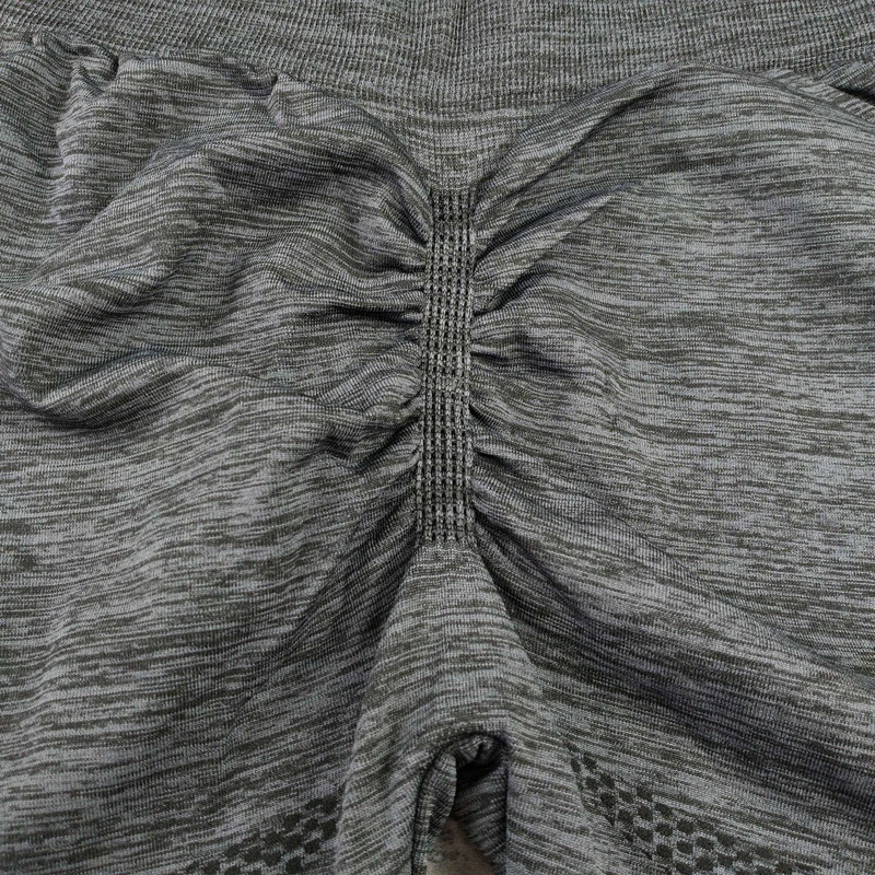 عکس شماره 25 : لگینگ ورزشی زنانه مدل سیملس پشت چین دار گنی کد t1