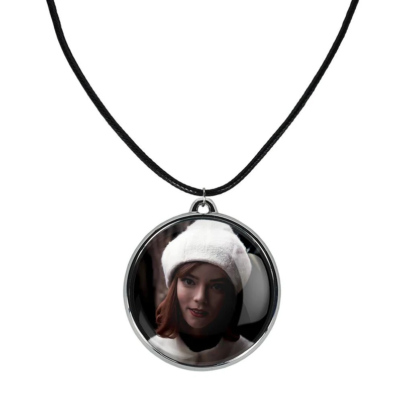 گردنبند خندالو مدل سریال گامبی وزیر کد 2779627797