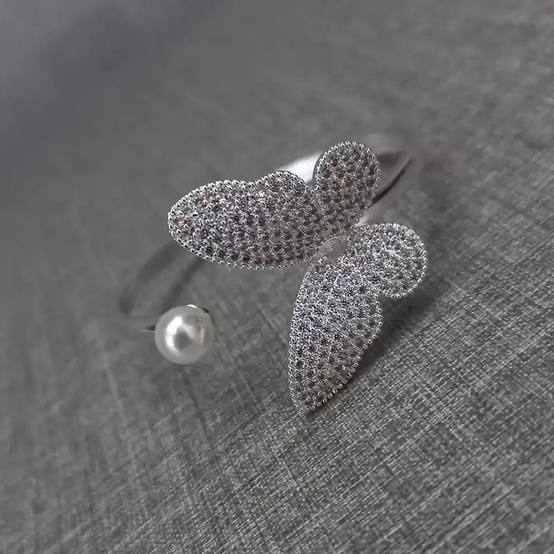 دستبند زنانه وای اس ایکس مدل پروانه و مروارید