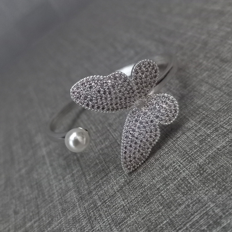 دستبند زنانه وای اس ایکس مدل پروانه و مروارید