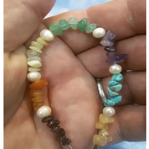 دستبند زنانه مدل هفت چاکرا و مروارید