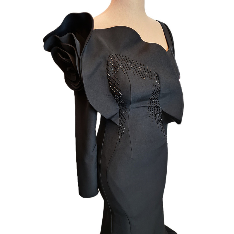 پیراهن یقه خشتی زنانه مدل ماکسی سرشانه گل رز رنگ مشکی