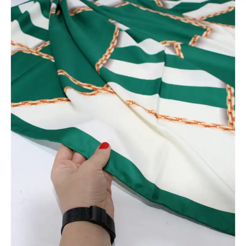 روسری زنانه مدل ابریشم دست دوز طرح زنجیری کلاسیک کد ana-2821