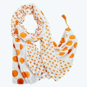 شال زنانه مدل نخی توپی منگوله دار کد l1470