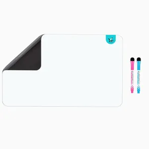 تخته وایت برد وای یو سی مدل مغناطیسی انعطاف پذیر سایز 43x28 سانتی متر به همراه ماژیک بسته 3 عددی 