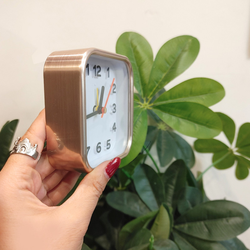 ساعت رومیزی عقربه‌ای مدل CY2109