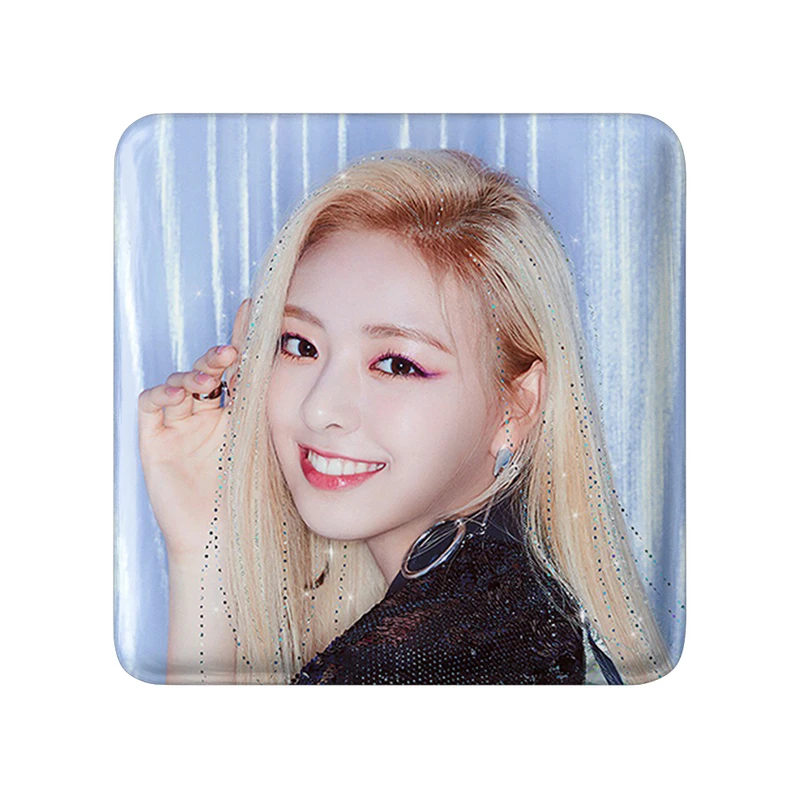 مگنت خندالو طرح یونا گروه ایتزی ITZY  مدل مربعی کد 20218