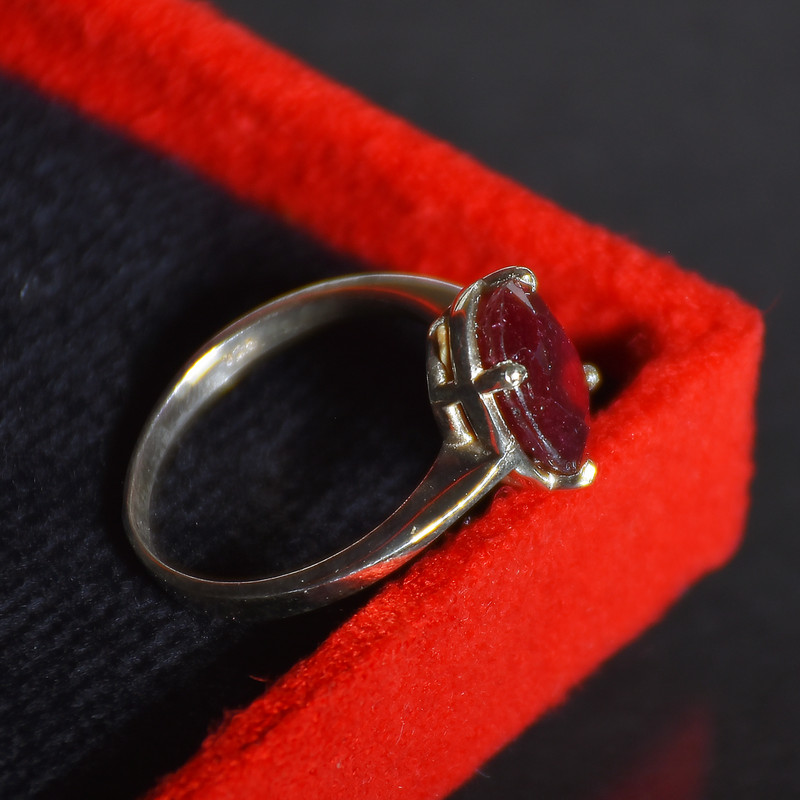 انگشتر نقره زنانه نقره جات لطفی مدل یاقوت کد ANZS02E01 انگشتر نقره زنانه نقره جات لطفی مدل یاقوت کد ANZS02E01