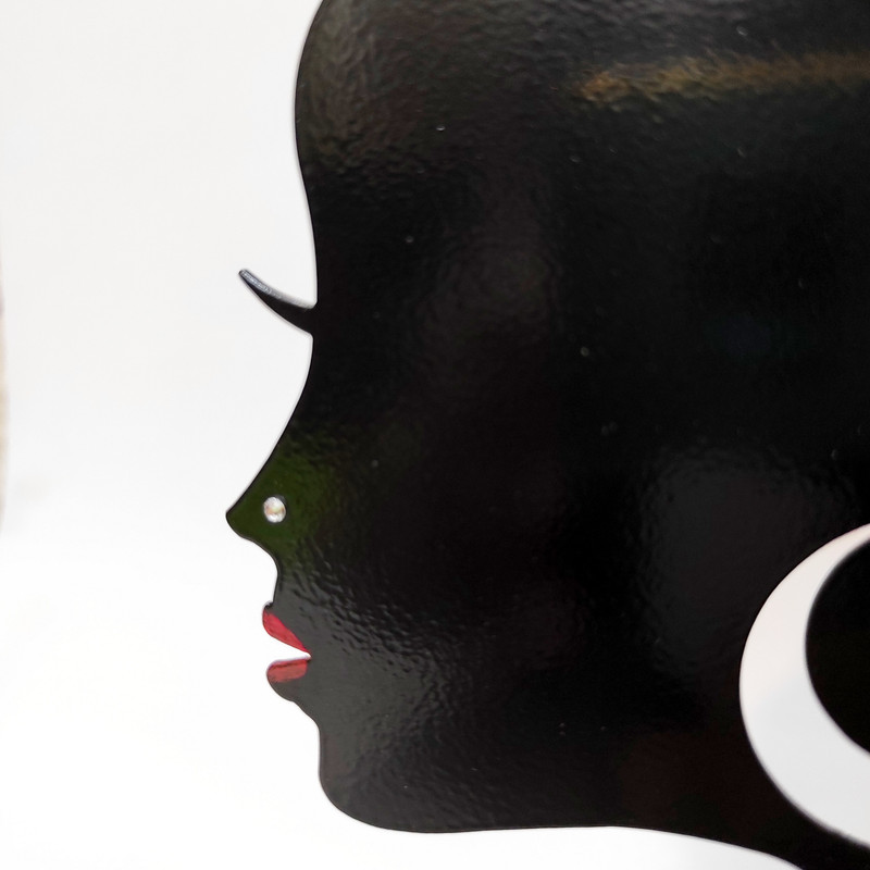 تندیس نیتا متال طرح دختر آفریقایی تندیس نیتا متال طرح دختر آفریقایی