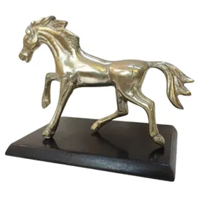 مجسمه مدل اسب