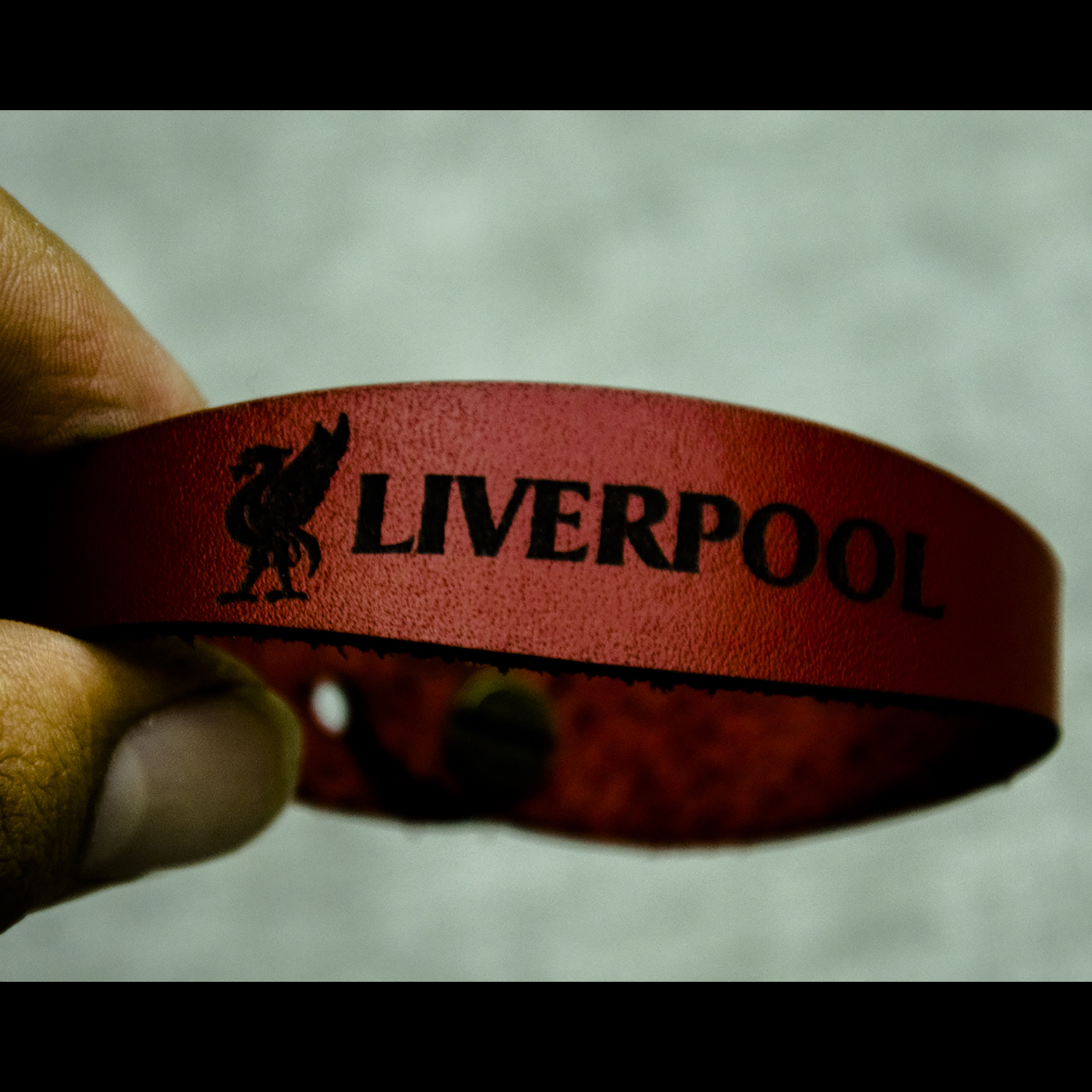 دستبند چرمینه اسپرت طرح لیورپول کد 6001-R