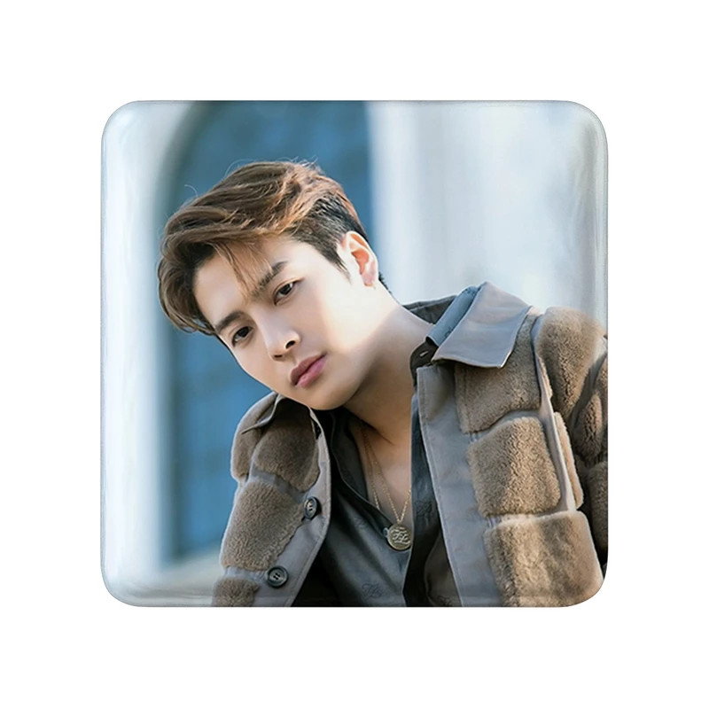 مگنت خندالو طرح جکسون گروه گات سون GOT7  مدل مربعی کد 20948