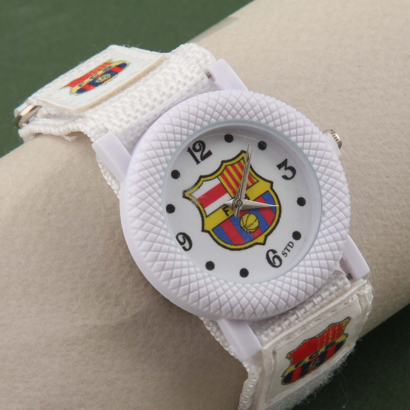 ساعت  مچی عقربه ای پسرانه مدل ورزشی بند کتان چسبی طرح بارسلونا کد  WHK_093