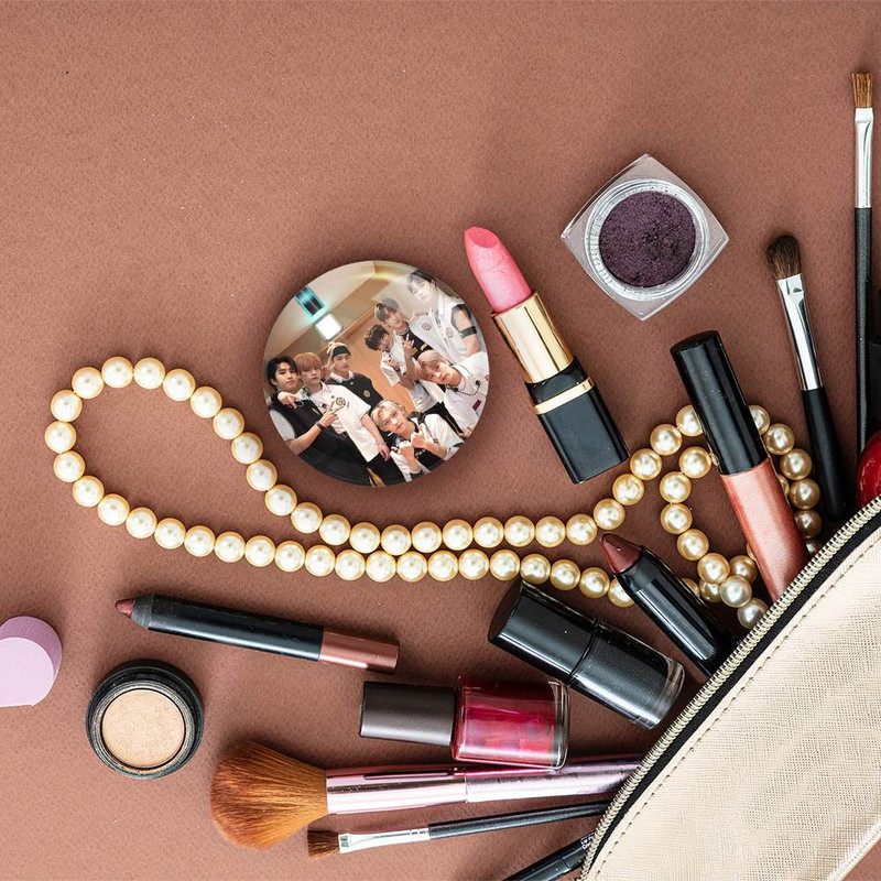 آینه جیبی خندالو مدل گروه استری کیدز Stray Kids  کد 11849