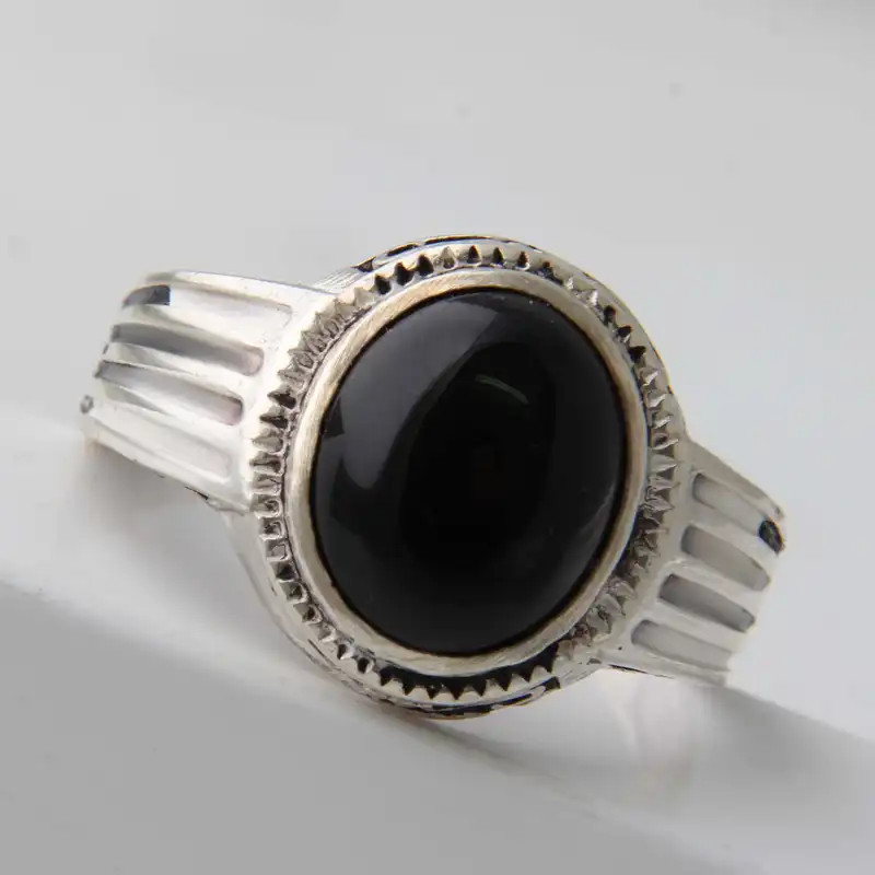 انگشتر نقره مردانه بازرگانی میلادی مدل سنگ عقیق یمنی رکاب دست ساز سیاه قلم کد AM_2180