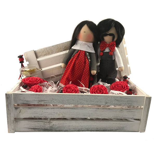 عروسک کادوتل مدل دختر و پسر به همراه جعبه چوبی ارتفاع 35 سانتیمتر