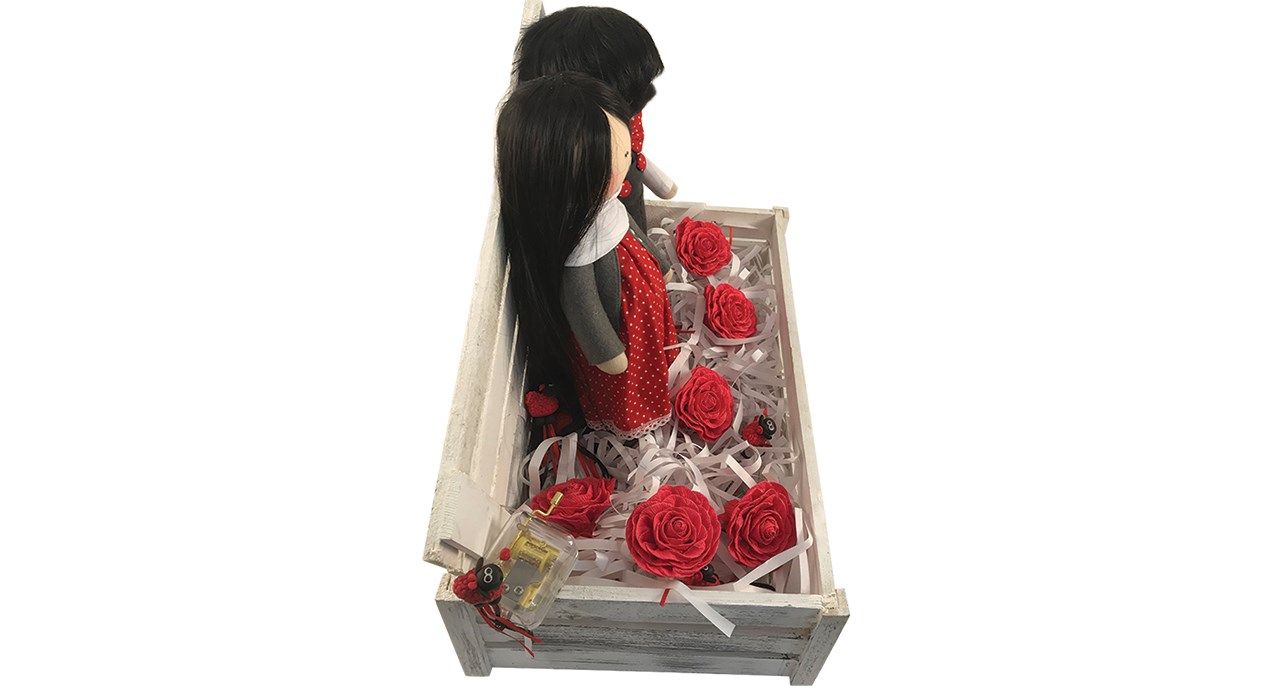 خرید اینترنتی با تخفیف ویژه عروسک کادوتل مدل دختر و پسر به همراه جعبه چوبی ارتفاع 35 سانتیمتر