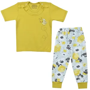 ست تی شرت و شلوار نوزادی مانینی مدل زنبور و گل کد 1