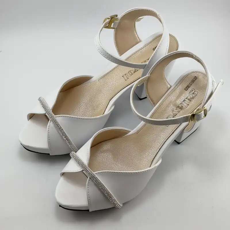 صندل زنانه مدل نگینی