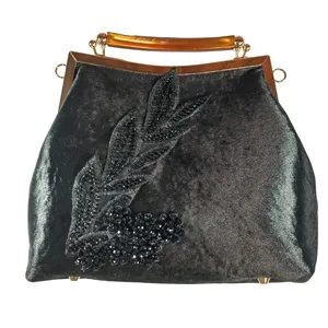 کیف دوشی دست دوز زنانه مدل منجوق دوزی