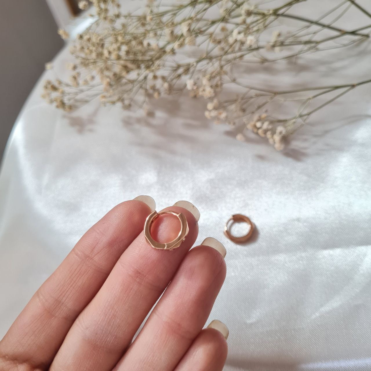 گوشواره زنانه ژوپینگ مدل حلقه ای نگینی گوشواره زنانه ژوپینگ مدل حلقه ای نگینی