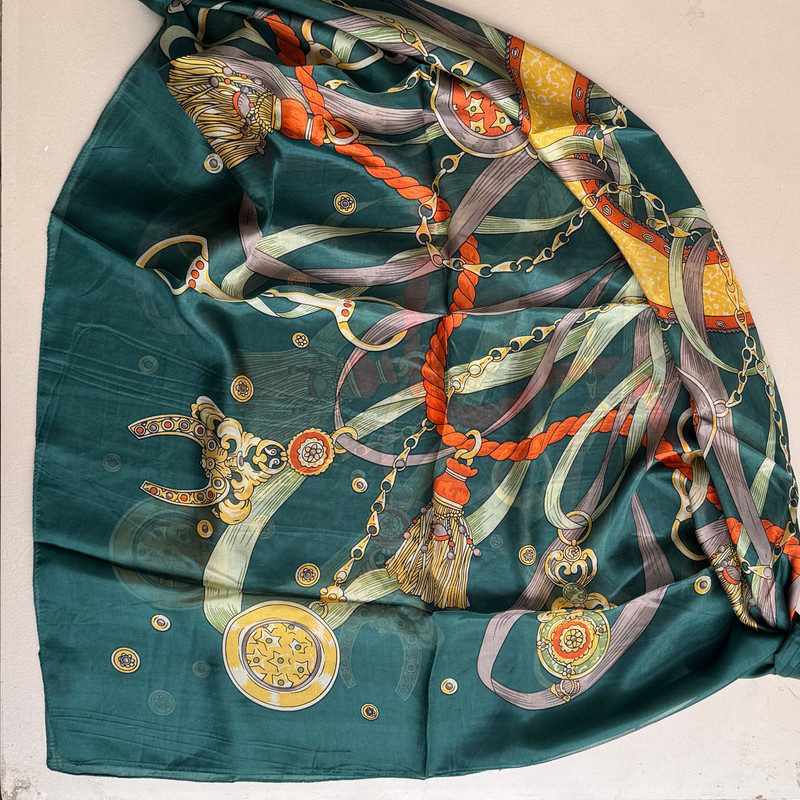 روسری زنانه مدل حریر ابریشم زنجیره ای کد 8