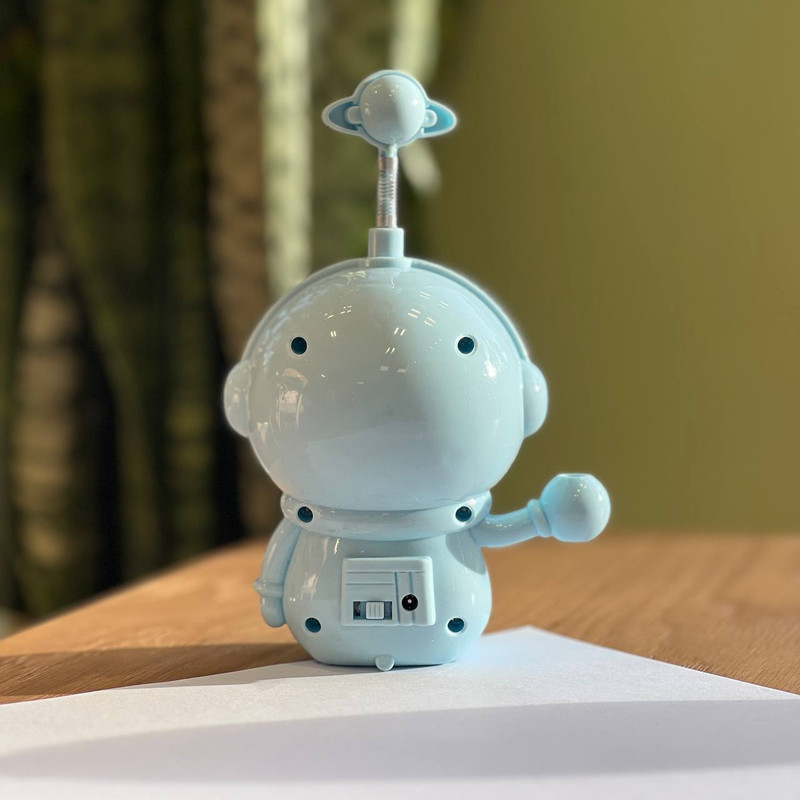 چراغ مطالعه مدل فضانورد کد 518