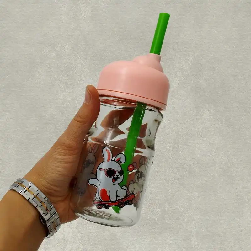 لیوان اسموتی ساز کودک ام وي اچ گلس اند پلاستيكس مدل خرگوش اسکیت سوار