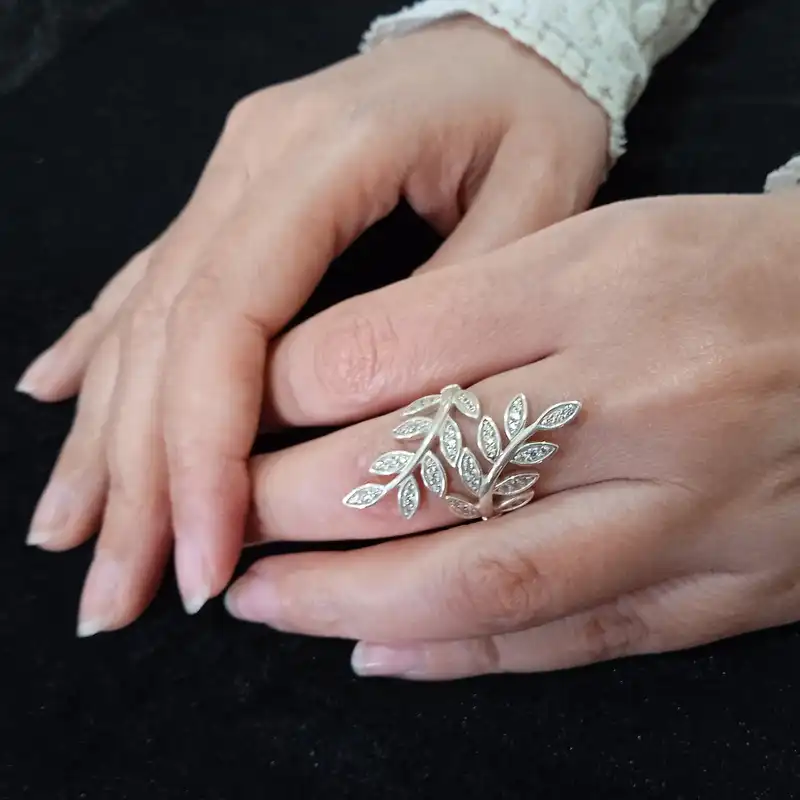 انگشتر نقره زنانه مدل برگ الماس