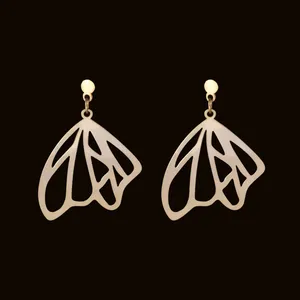 گوشواره طلا 18 عیار زنانه آمانژ مدل پروانه کد D10009