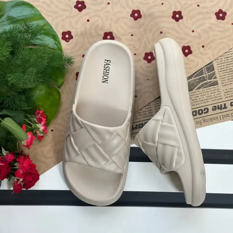 دمپایی زنانه پاپا مدل مینا CR