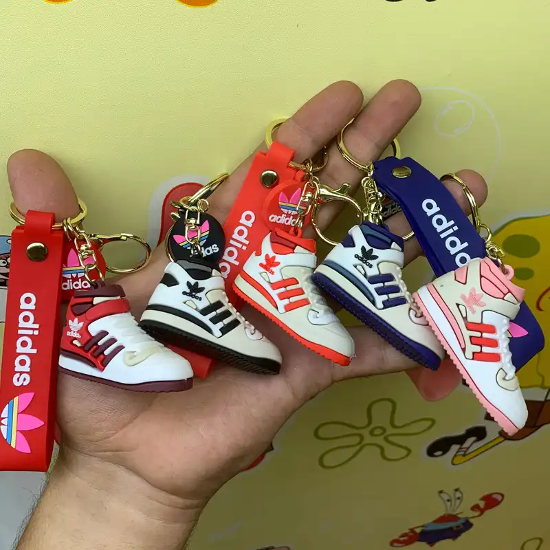 جاکلیدی مدل سیلیکونی طرح کتونی آدیداس اورجینال