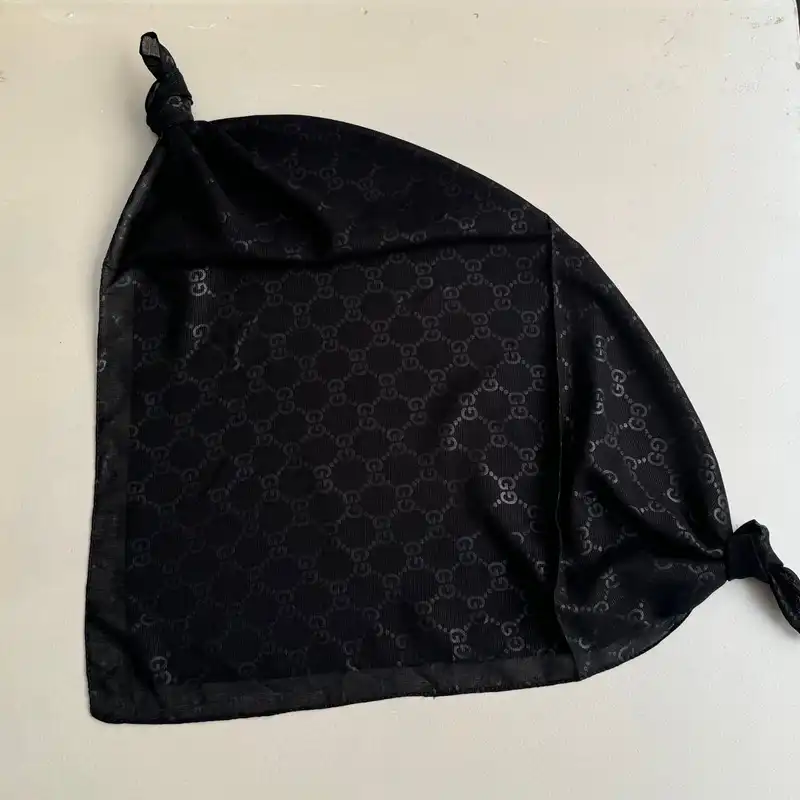 روسری زنانه مدل مینی اسکارف نخی لطیف مارک برجسته دنیز قواره ۷۵ کد ۴