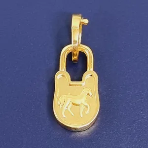 آویز گردنبند طلا 18 عیار زنانه گالری یارطلا کد PLLOCK12