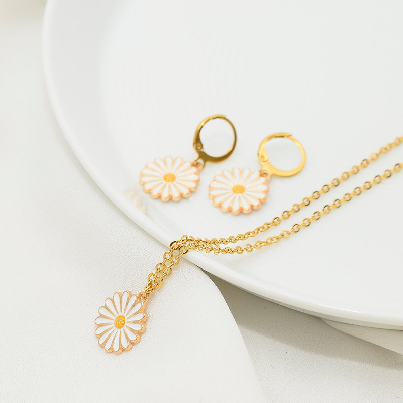 نیم ست زنانه دلنار گالری مدل بابونه مینیاتوری نیم ست زنانه دلنار گالری مدل بابونه مینیاتوری