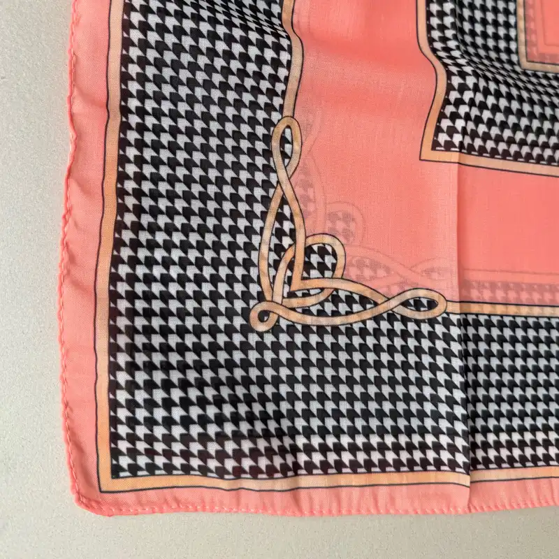 روسری زنانه مدل مینی اسکارف نخی پیچازی راه راه