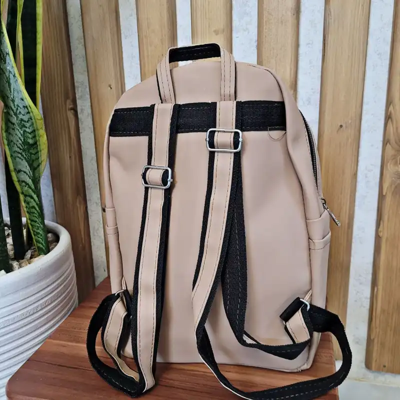 کوله پشتی زنانه مدل چرمی ساده ۰۱