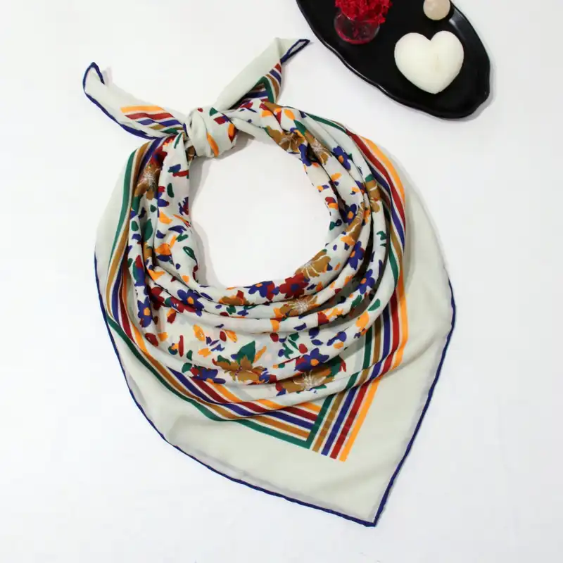 روسری زنانه مدل نخی خنک تابستانی طرح گل ریز  کد ana-5026