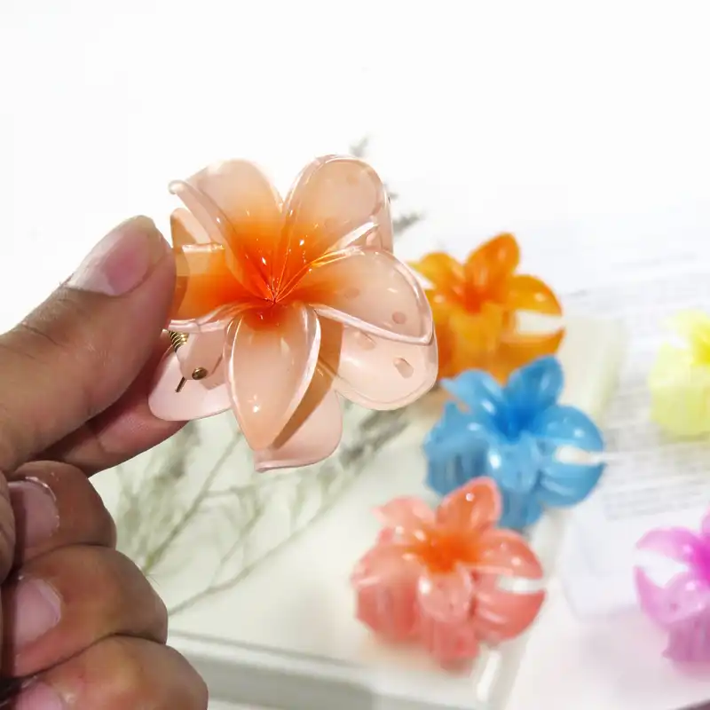 کلیپس مو زنانه مدل گل پلومریا کد G_Lnd_1417