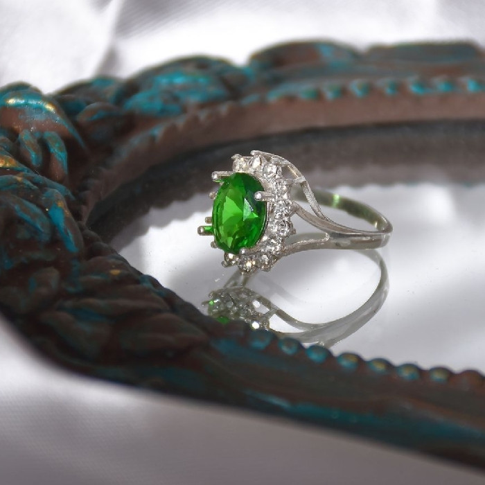 انگشتر نقره زنانه مدل سنگ زبرجد کد 26