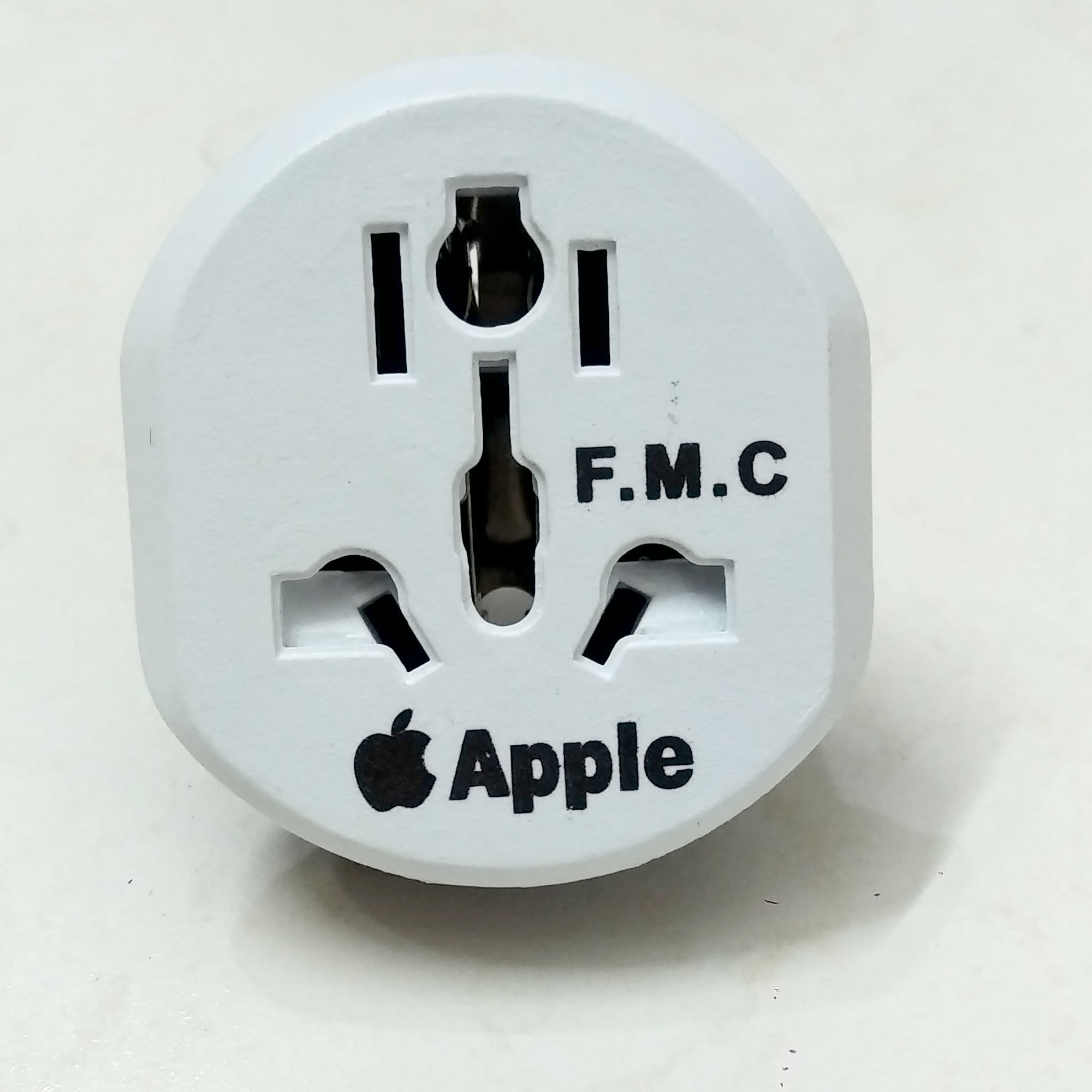 مبدل برق سه به دو طرح اپل مدل KT-168 بسته 3 عددی مبدل برق سه به دو طرح اپل مدل KT-168 بسته 3 عددی