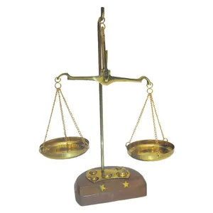 دکوری ترازو برنجی کد 02