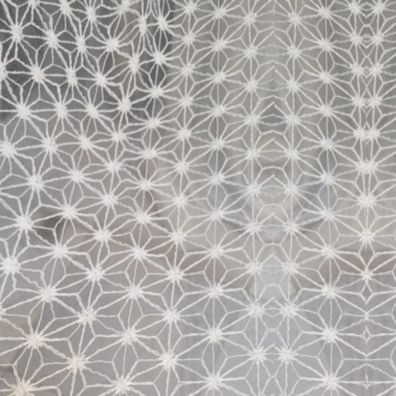 پارچه پرده عرض 3 متر مدل تور صدفی خامه دوزی رنگ شیری